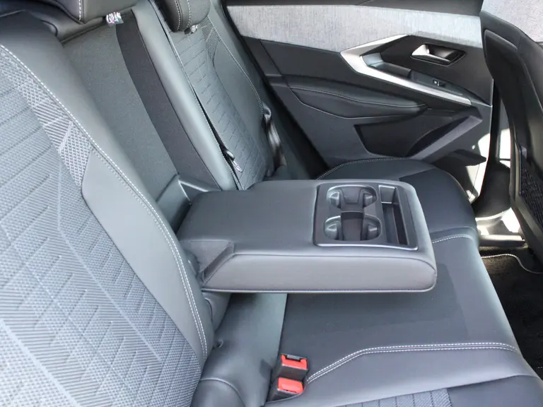 Peugeot 3008 GT 1.2 Hybrid 136PK e-DCS6 Automaat 360 Camera, Navigatie, Elektrische Achterklep, Parkeerhulp voor & achter afbeelding 46