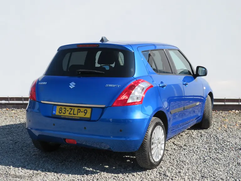 Suzuki Swift 1.2 Exclusive EASSS Speciale uitvoering, All-Seasons, Cruise/Climate-Control, Parkeersensoren en Verwarmde Voorstoelen afbeelding 3