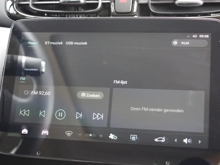 Leapmotor T03 Design 37.3 kWh Navigatie, Camera achter, Parkeerhulp achter, Audio, Keyless Start, Lichtmetalen velgen afbeelding 26