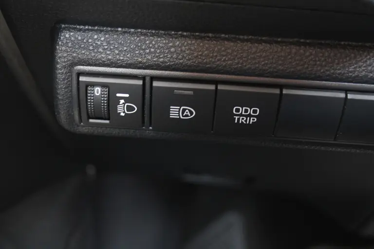 Toyota Corolla 1.8 Hybrid First Edition Automaat Achteruitrijcamera, Parkeersensoren Voor/Achter, Stoelverwarming, Cruise Control Adaptief, Climate Control afbeelding 35