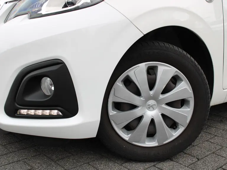 Peugeot 108 Active 1.0 e-VTi 68PK Airco, Bluetooth, Elektrische Ramen Voor, LED Dagrijverlichting afbeelding 2