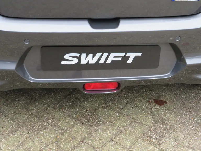 Suzuki Swift 1.2 Style Smart Hybrid, NIEUW 6 JAAR GARANTIE! Bodykit en Stootlijsten in Piano Black afbeelding 32