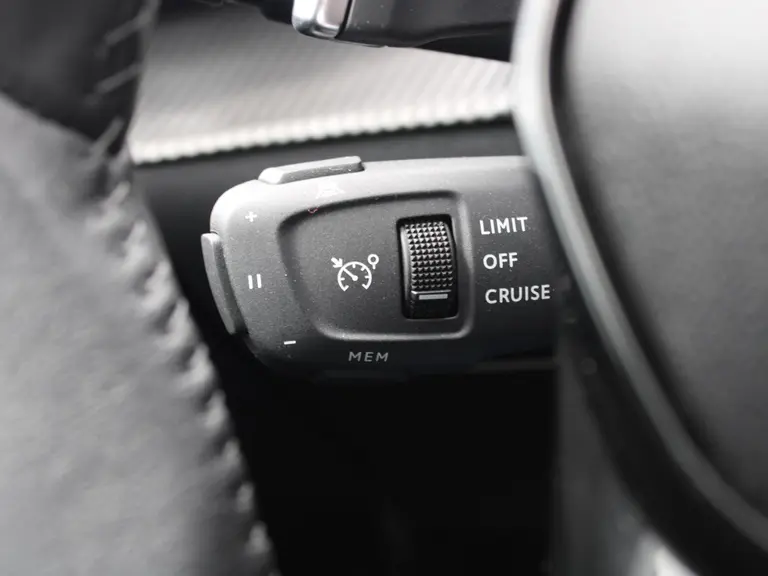 Peugeot 208 Allure 1.2 Hybrid 100PK e-DCS6 Automaat Navigatie, Camera Achter, Stoelverwarming voor, Adaptieve Cruise Control afbeelding 29