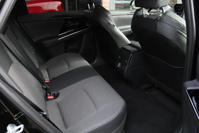 Toyota Bz4x Dynamic 71 kWh Trekhaak, Navigatie, Stoelverwarming, Stuur Verwarmd, Cruise Control Adaptief afbeelding 23