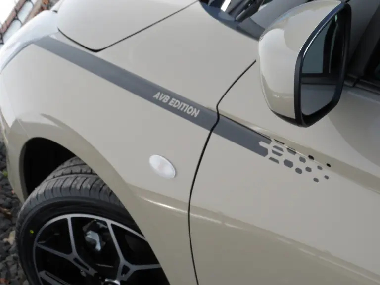Suzuki Swift 1.2 Select Smart Hybrid, SPECIALE JUBILEUM EDITIE!! 17 inch velgen, Striping pakket en Shark Fin Antenne afbeelding 33
