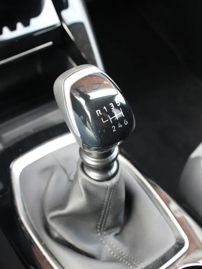 Peugeot 208 1.2 PureTech 100PK Allure AppleCarPlay-Android Auto Navigatie, Camera 360, Keyless Entry, Stoelverwarming afbeelding 22