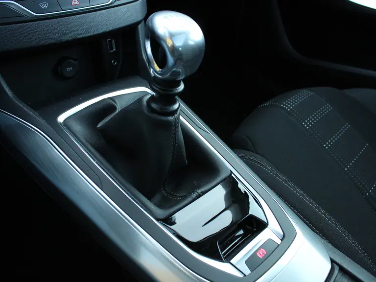 Peugeot 308 1.2 PureTech 130PK Blue Lease Premium Trekhaak, Panoramadak, Apple Carplay, Android Auto, Parkeersensoren, Led Koplampen afbeelding 31