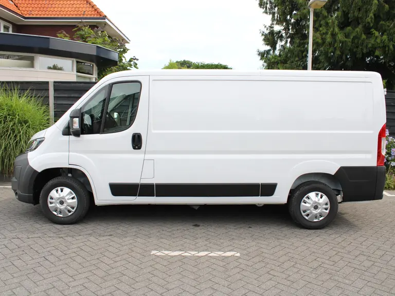 Peugeot Boxer 2.2 BlueHDi 120PK S&S L2H1 3.0t Trekhaak, Navigatie, Achteruitrijcamera, Cruise Control, Airco, Dodehoek Detectie afbeelding 6