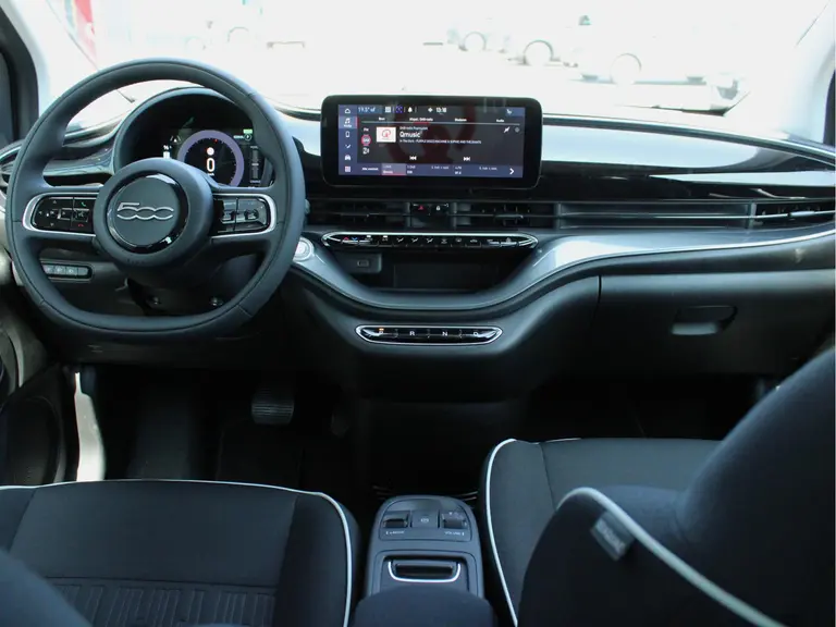 Fiat 500 42 kWh inclusief batterijtest Cruise en Climate Control, Parkeersensoren Voor en Achter, Carplay/Android Auto afbeelding 18