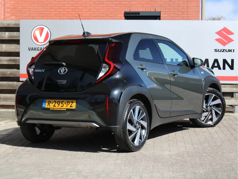 Toyota Aygo X 1.0 VVT-i S-CVT Envy Achteruitrijcamera, Cruise Control Adaptief, Airco Automatisch, DAB, Bluetooth afbeelding 2