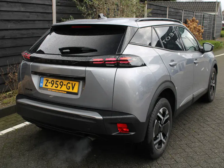 Peugeot 2008 1.2 PureTech 100PK Allure Navigatie, Achteruitrijcamera, Apple Carplay, Android Auto, Parkeersensoren Voor & Achter afbeelding 8