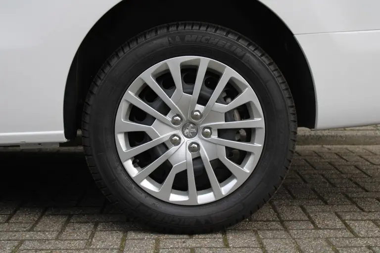 Peugeot Expert 2.0 BlueHDI 145PK L3 Dubbele Cabine Navigatie, Achteruitrijcamera, Trekhaak Afneembaar, Airco, Parkeersensoren Achter, Bluetooth, Cruise Control afbeelding 24