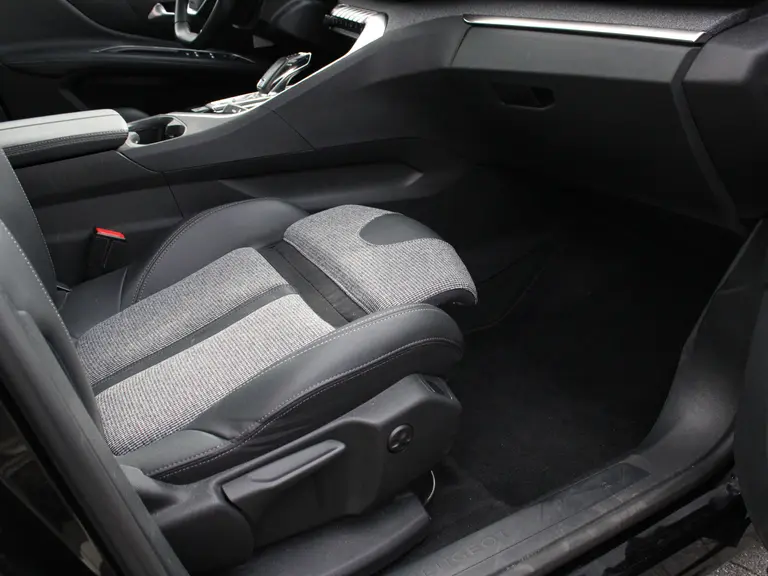 Peugeot 3008 Blue Lease Premium 1.2 PureTech 130PK EAT8 Automaat Navigatie, El. bedienbare bestuurders stoel met geheugen, Adaptive Cruise Control, El bedienbare achterklep,  Trekhaak afneembaar afbeelding 36