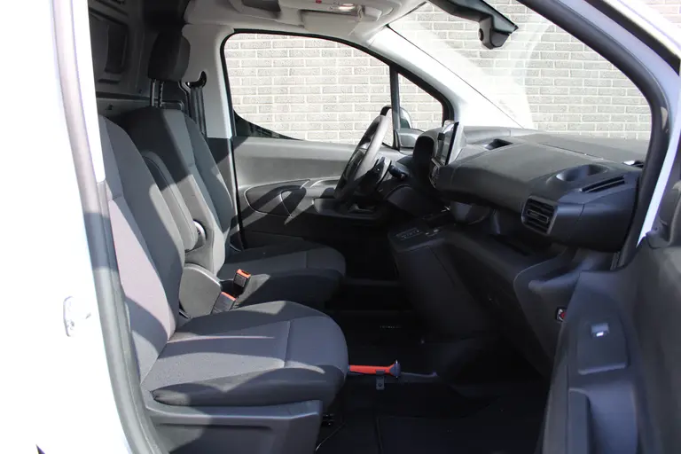 Citroën Berlingo 1.5 BlueHDi 130 EAT8 S&S L1 Automaat, CruiseControl, DAB, Applecarpl./Andr. Auto, Airco, Achteruitrijcamera afbeelding 22