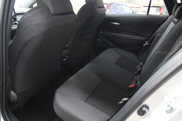 Suzuki Swace 1.8 Hybrid Style Automaat 140PK All-Season Banden, Adaptieve Cruise Control, Navigatie, Stuur Verwarmd, Voorruitverwarming, Draadloze Telefoonlader afbeelding 21