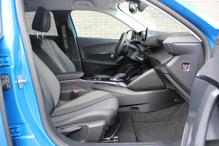Peugeot e-2008 EV Allure Pack 50 kWh Navigatie, CruiseControl, Keyless Start, Airco, Applecarpl./Andr. Auto afbeelding 24