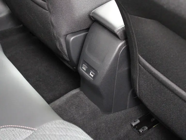 Peugeot 208 Allure Hybrid 100PK e-DCS6 Automaat Navigatie, Parkeerhulp voor & achter, Camera achter, Climate Control afbeelding 21