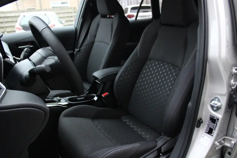 Suzuki Swace 1.8 Hybrid Style Automaat 140PK All-Season Banden, Adaptieve Cruise Control, Navigatie, Stuur Verwarmd, Voorruitverwarming, Draadloze Telefoonlader afbeelding 6