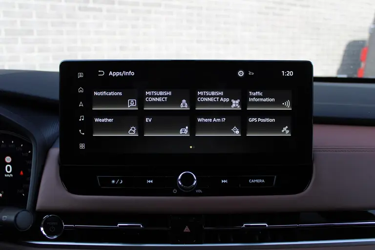 Mitsubishi Outlander 2.4 PHEV Instyle+ Lederen interieur, Elek.glazen panoramadak, Massage stoelen, 20" LM velgen, Trekgewicht 1.600 KG. afbeelding 30