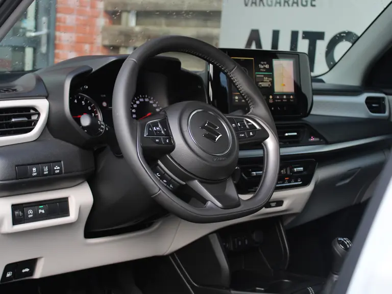 Suzuki Swift 1.2 Style Smart Hybrid GT-Styling Pakket, Navigatie, Parkeersensoren, Adaptieve Cruise Control, Draadloos Apple Carplay/Android Auto afbeelding 5