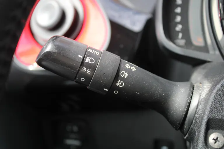 Peugeot 108 1.0 e-VTi 72PK GT-Line Achteruitrijcamera, Navigatie, Apple Carplay/Android Auto afbeelding 16