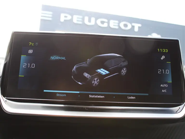 Peugeot e-2008 GT 50 kWh 136PK inclusief batterijtest Navigatie, Lichtmetalen velgen 18 inch, Keyless Entry, Dodehoek detectie afbeelding 26