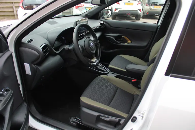 Toyota Yaris Cross 1.5 Hybrid Explore , Automaat, Applecarplay/Androidauto, Parkeersensoren voor en achter afbeelding 8