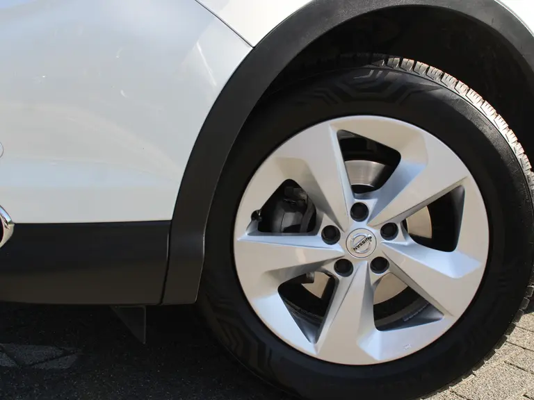 Nissan QASHQAI 1.6 164PK N-Connecta Navigatie, Camera en parkeerhulp rondom, Cruise Controle, Trekhaak. Keyless afbeelding 2