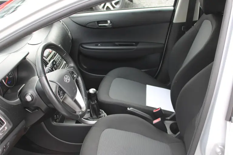 Hyundai i20 1.2i i-Motion 5-Deurs Afneembare Trekhaak, Airco, Parkeersensoren Achter, Radio/CD Speler afbeelding 13