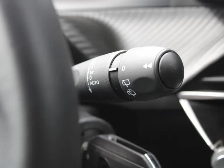 Peugeot 208 Allure 1.2 Hybrid 100PK e-DCS6 Automaat Navigatie, Camera Achter, Stoelverwarming voor, Adaptieve Cruise Control afbeelding 31