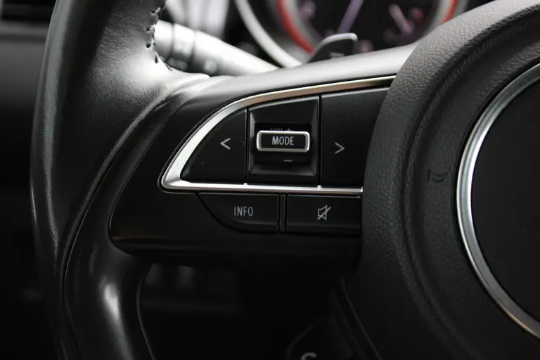 Suzuki Swift 1.2 Style Smart Hybrid CVT Automaat Navigatie, Cruise Control Adaptief, Stoelverwarming, Achteruitrijcamera, Parkeersensoren Achter afbeelding 28