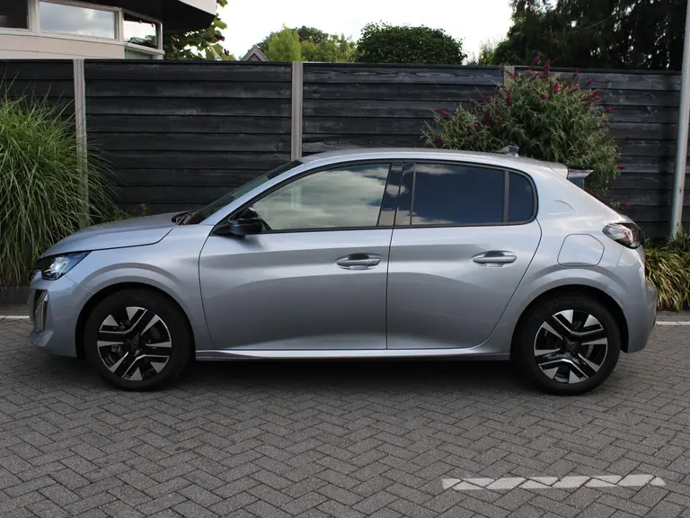Peugeot 208 Allure 1.2 Hybrid 100PK e-DCS6 Automaat Keyless, Navigatie, Achteruitrijcamera, Stoelverwarming, Adaptieve Cruise Control afbeelding 6