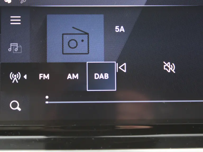 Peugeot 2008 1.2 PureTech 100PK Allure Navigatie, Achteruitrijcamera, Apple Carplay, Android Auto, Parkeersensoren Voor & Achter afbeelding 26