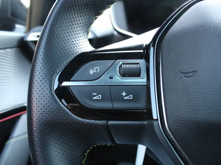 Peugeot 208 1.2 PureTech GT 100PK Navigatie, Panoramadak, Keyless start, Achteruitrijcamera, Apple CarPlay-Android Auto, Parkeersensoren voor & achter afbeelding 22