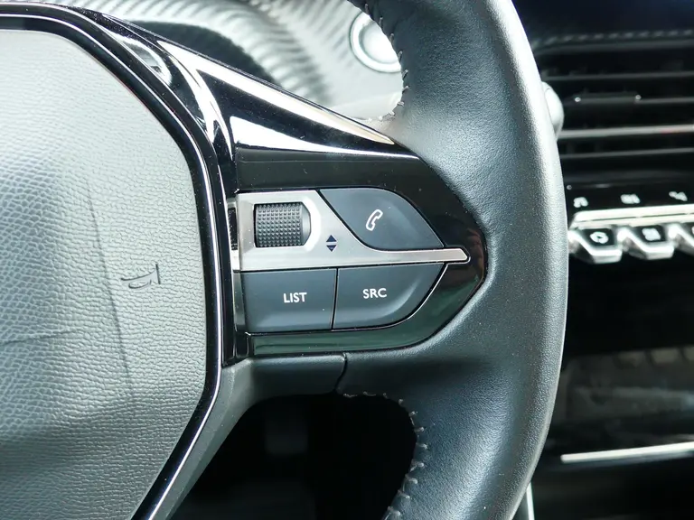 Peugeot 2008 1.2 PureTech Allure Pack, Trekhaak ,130PK, 3D cockpit, Cruise Control afbeelding 16