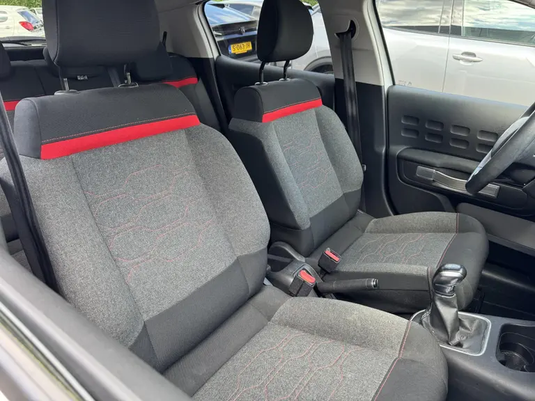 Citroën C3 Shine 1.2 PureTech 82PK Navigatie, Achteruitrijcamera, Keyless, Stoelverwarming, Parkeersensoren afbeelding 15