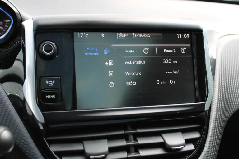 Peugeot 2008 1.2 VTi Allure Pack Premium Plus, Automaat, Navigatie, Parkeersensoren voor en achter afbeelding 17