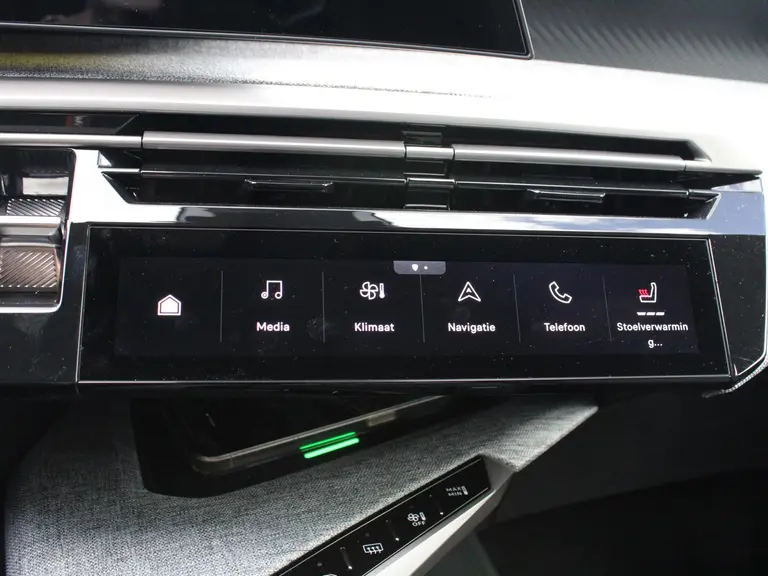 Peugeot 3008 Allure 1.2 Hybrid 145PK e-DCS6 Automaat Navigatie, Achteruitrijcamera, Keyless Entry & Start Stoelverwarming, Apple Carplay, Android Auto afbeelding 29