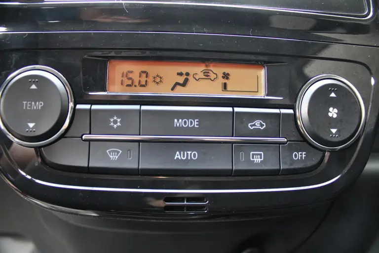 Mitsubishi Space Star 1.2 Dynamic Cruise/Climate control, Apple carplay, Android auto, LM velgen, Privacy glass afbeelding 17