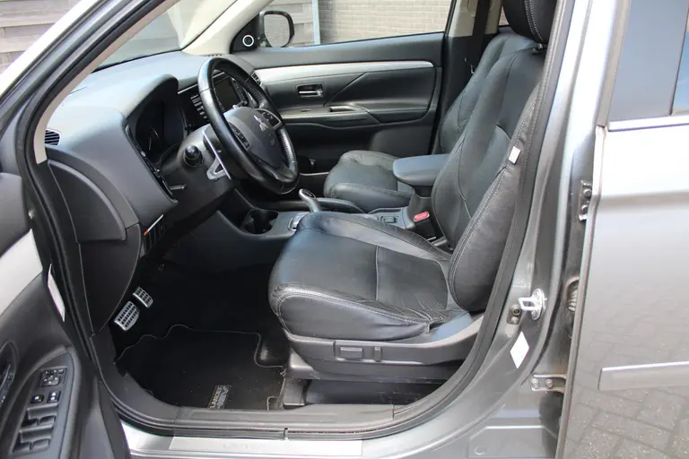 Mitsubishi Outlander 2.0 PHEV Instyle Cruise/Climate control, Navigatie, Trekhaak, Elek.schuifdak, Leder int.,  Stoel verwarming Trekgewicht 1.500 KG! afbeelding 9