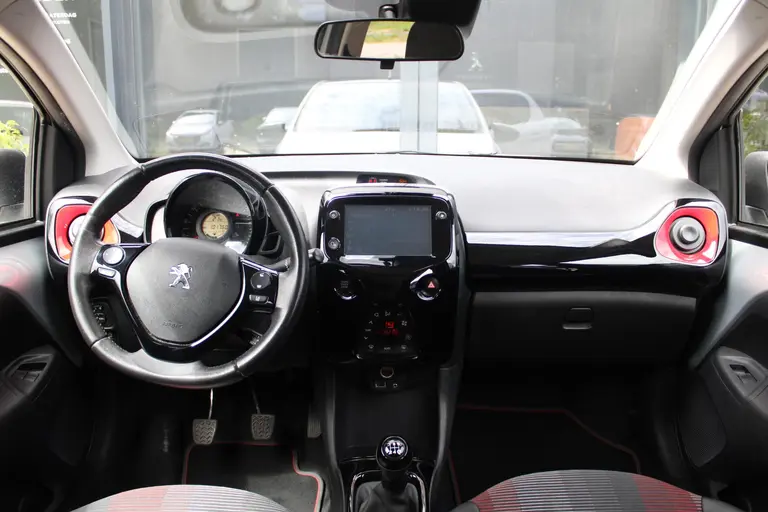 Peugeot 108 1.0 e-VTi 72PK GT-Line Achteruitrijcamera, Navigatie, Apple Carplay/Android Auto afbeelding 12