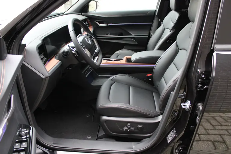 KGM Torres EVX Platinum 73.4 kWh 207pk, Space Black, Warmtepomp, 18"inch LM velgen 7 jaar garantie! afbeelding 9