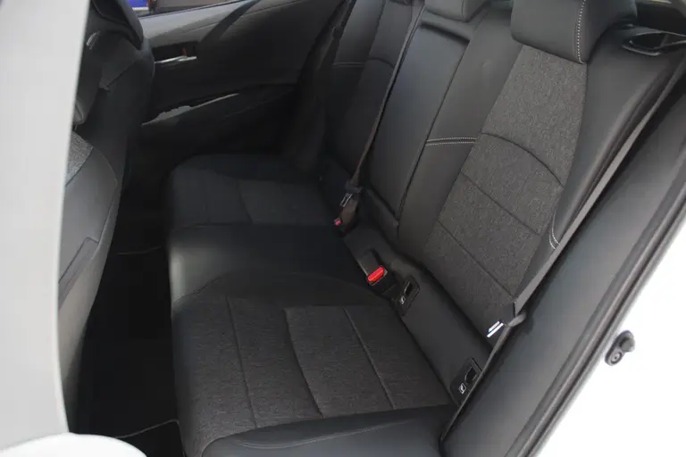 Toyota Corolla 1.8 Hybrid First Edition Automaat Achteruitrijcamera, Parkeersensoren Voor/Achter, Stoelverwarming, Cruise Control Adaptief, Climate Control afbeelding 7