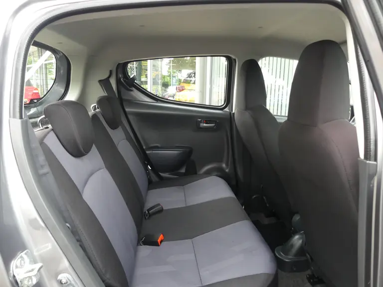 Suzuki Alto 1.0 Comfort EASSS Airconditioning, Stootlijsten, Centrale deurvergrendeling afbeelding 18