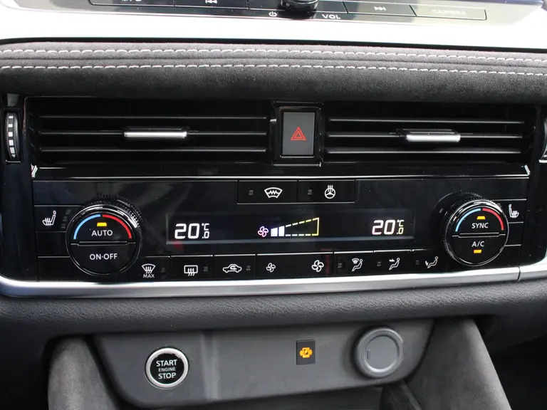 Nissan QASHQAI Tekna Plus 1.3 MHEV 158PK Xtronic Automaat Navigatie, Rondomzichtcamera, Keyless, Panoramadak, Leder, Elektrische Kofferbak, Stoelverwarming, Massage afbeelding 39