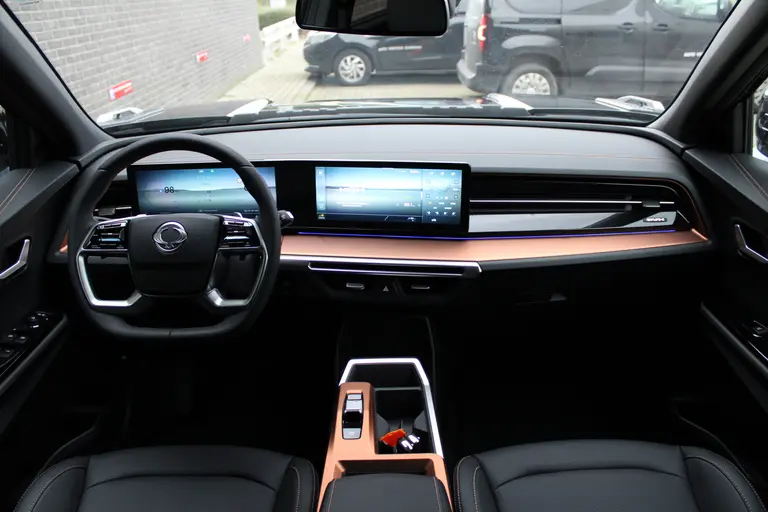 KGM Torres EVX Platinum 73.4 kWh 207pk, Space Black, Warmtepomp, 18"inch LM velgen 7 jaar garantie! afbeelding 26