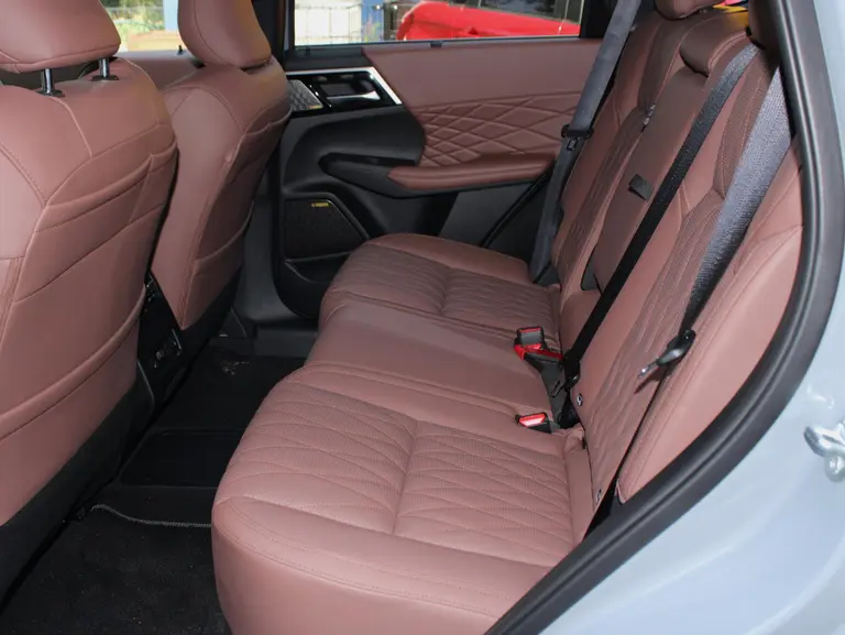 Mitsubishi Outlander 2.4 PHEV Instyle+ Lederen Interieur, Elektrisch Glazen Panoramadak, Stoelventilatie, Yamaha Audio afbeelding 50