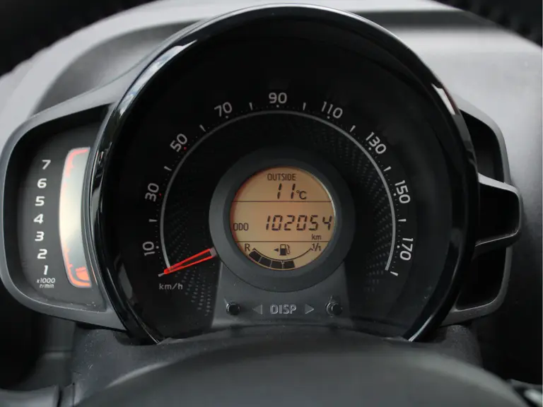 Toyota Aygo 1.0 VVT-i x-play Navigatie, Achteruitrijcamera, Carplay/Android Auto, Bluetooth, Airco afbeelding 27