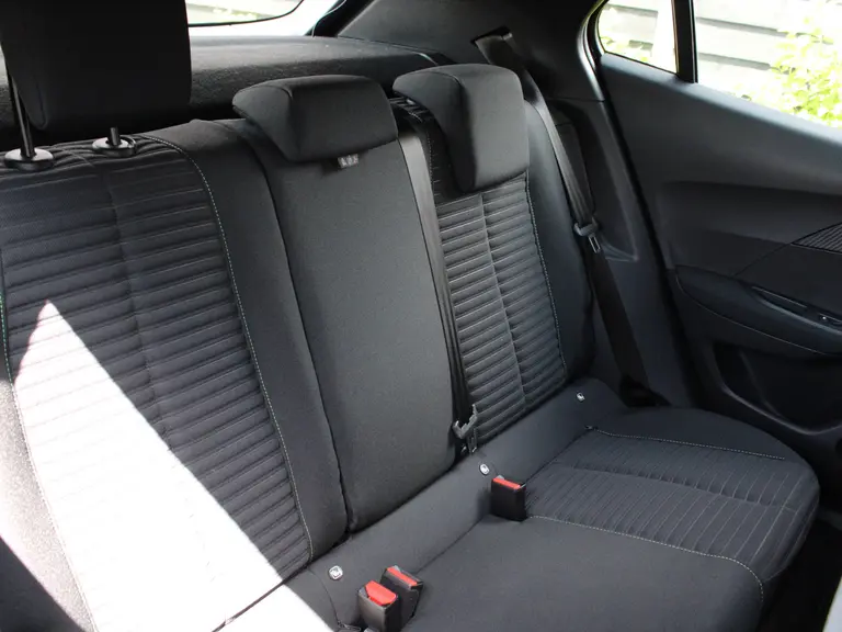 Peugeot e-2008 Active 54 kWh 156pk Navigatie, Achteruitrijcamera, Apple Carplay, Android Auto, Climate Control, Cruise Control afbeelding 11