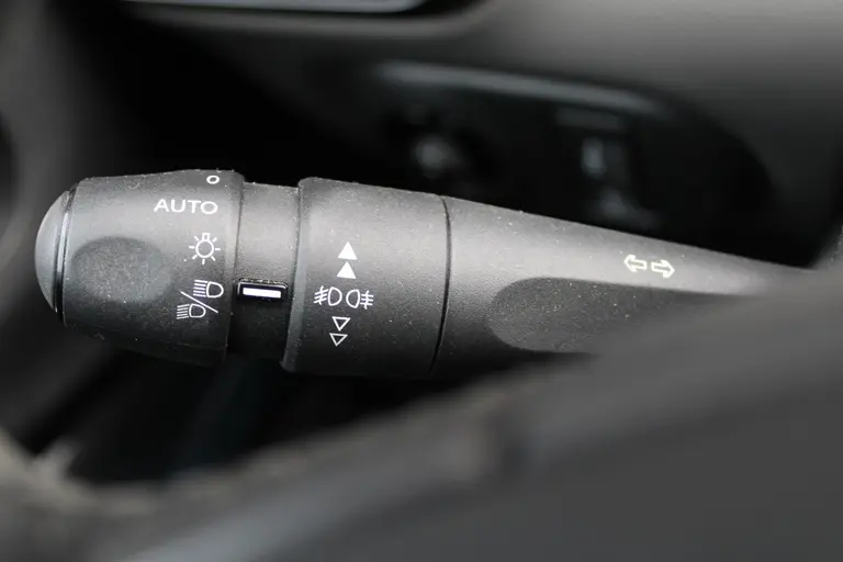 Citroën C4 Cactus 1.2 PureTech Shine Trekhaak, Navigatie, Airco, CruiseControl, Achteruitrijcamera afbeelding 13